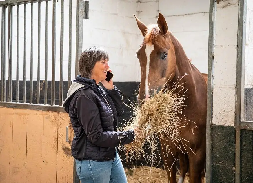 anneke-hallebeek-expert-paardenvoeding-telefonische-vragen (1)